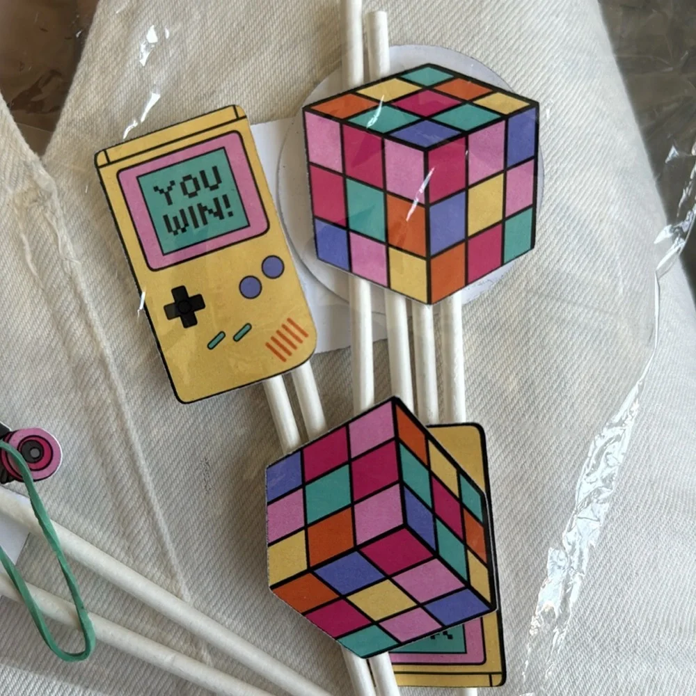 90’s Cupcake Toppers 🧁 - 8pcs